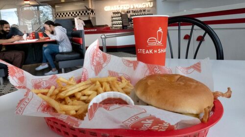Chuỗi cửa hàng Steak ‘n Shake loại bỏ dầu hạt trong bánh mì burger