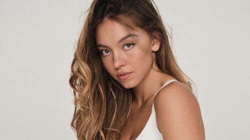 Sydney Sweeney tái hiện cảnh phim ‘Home Alone’ kinh điển cho chiến dịch đồ lót mới