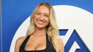 Vợ của cầu thủ Chargers thu hút sự chú ý, sự nghiệp của Ring Girl thăng hoa và những meme MLB