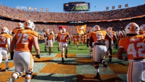 Fan bị cáo buộc ăn cắp đồng phục an ninh để lẻn vào trận đấu Alabama-Tennessee