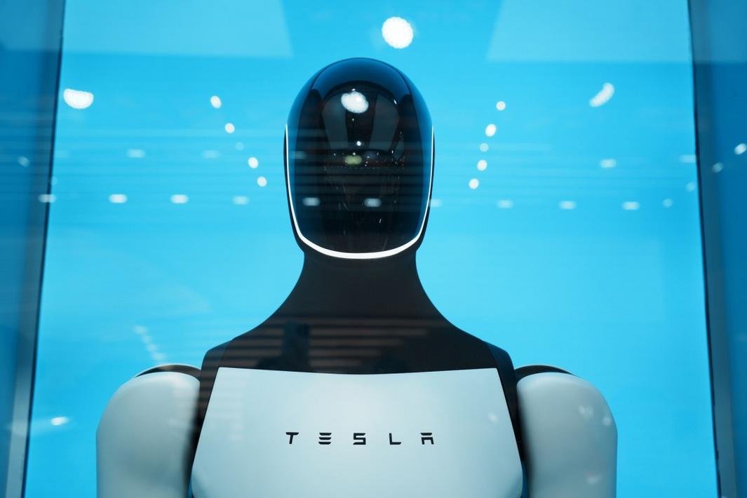 Tesla Bắt Đầu Sản Xuất Robot Optimus Tại California, Lợi Nhuận Giảm 43%