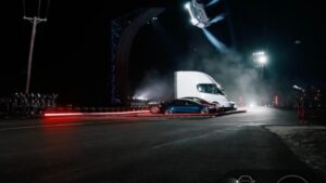 Tesla hé lộ mẫu Roadster chạy bằng động cơ SpaceX, có khả năng bay