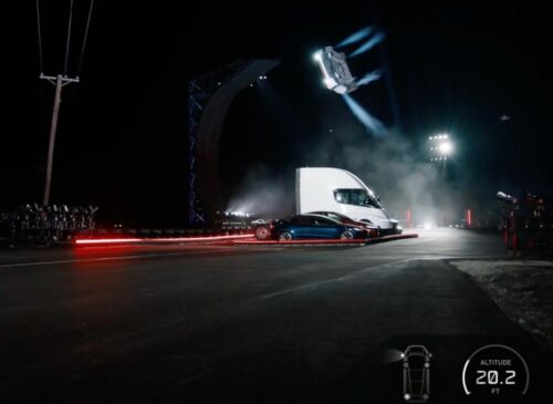 Tesla hé lộ mẫu Roadster chạy bằng động cơ SpaceX, có khả năng bay