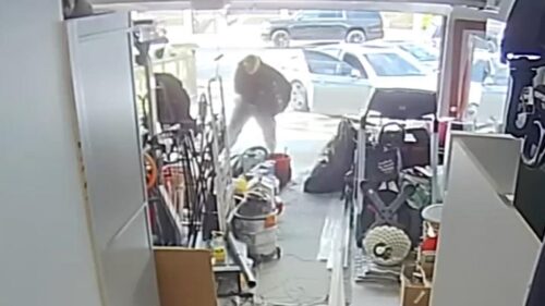 Cộng đồng giúp đỡ nhóm thợ xây khiếm thính sau khi kẻ gian lấy trộm dụng cụ