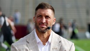 HLV Nick Saban và Tim Tebow bình luận về đề xuất mở rộng vòng đấu College Football Playoff lên 24 đội