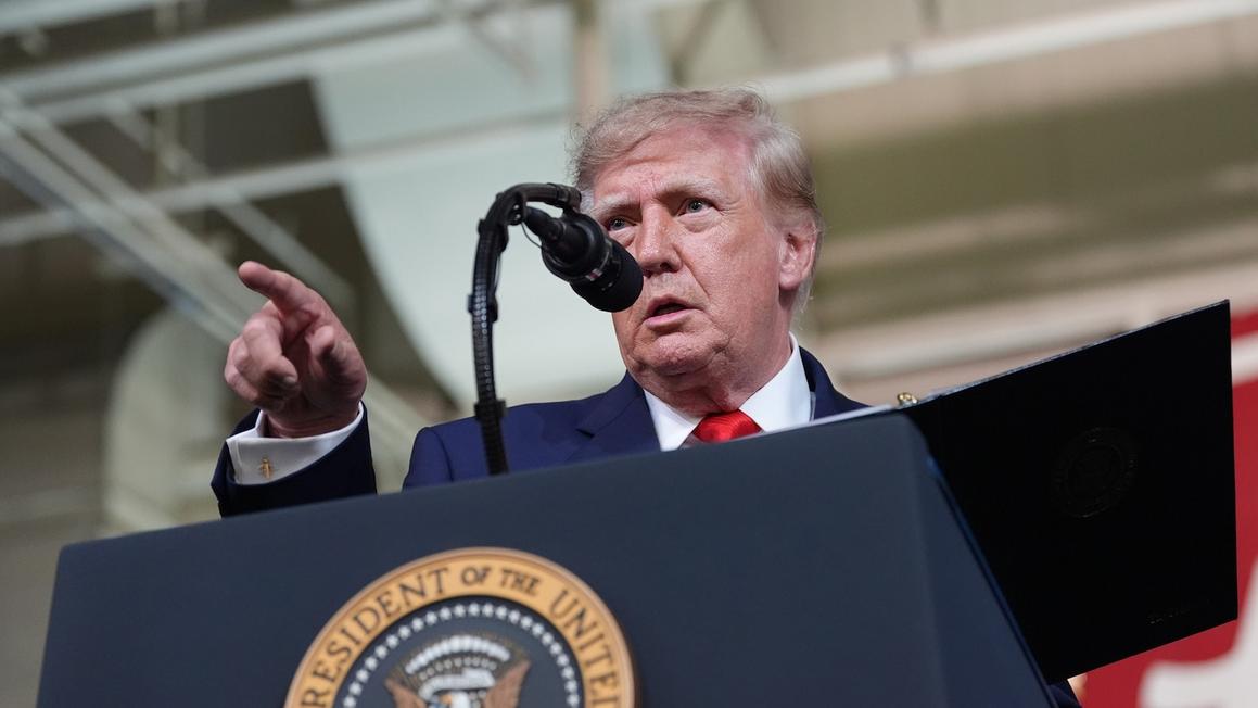 Tổng Thống Donald Trump thăm Alabama để cảm ơn cử tri trung thành