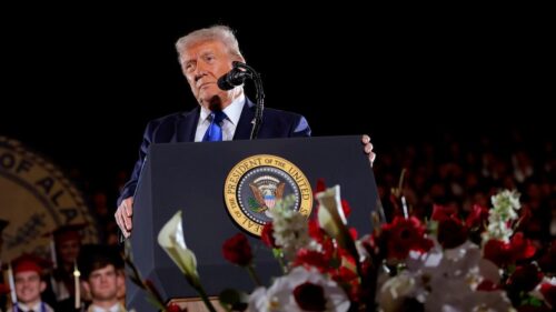 Tổng Thống Donald Trump Sẽ Tham Dự Trận Bóng Đá College Alabama vs. Georgia