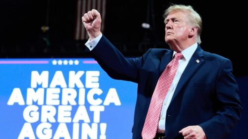 Tổng Thống Donald Trump công kích đối thủ Đảng Dân chủ Adam Hamilton tại Kansas