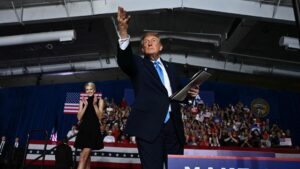 Tổng Thống Trump Gieo Rắc Nghi Ngờ Về Bỏ Phiếu Qua Thư, Dù Khuyến Khích
