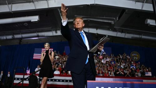 Tổng Thống Trump Gieo Rắc Nghi Ngờ Về Bỏ Phiếu Qua Thư, Dù Khuyến Khích