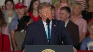 Tổng thống Donald Trump gợi ý Iran có thể ‘san phẳng’ Los Angeles tại cuộc mít tinh ở Nebraska