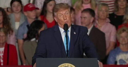 Tổng thống Donald Trump gợi ý Iran có thể ‘san phẳng’ Los Angeles tại cuộc mít tinh ở Nebraska