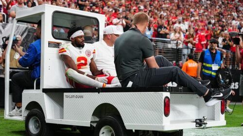 Tyquan Thornton của Chiefs gãy chân, không nhận ra bàn chân bị gập ngược sau pha bắt bóng đổi chiều