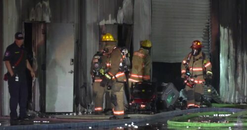 Cảnh sát điều tra vụ cháy kho hóa chất ở Houston