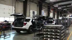 Bên trong cơ sở Tumwater: Xây dựng xe tuần tra Cảnh sát Tiểu bang Washington