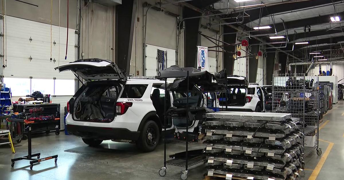 Bên trong cơ sở Tumwater: Xây dựng xe tuần tra Cảnh sát Tiểu bang Washington