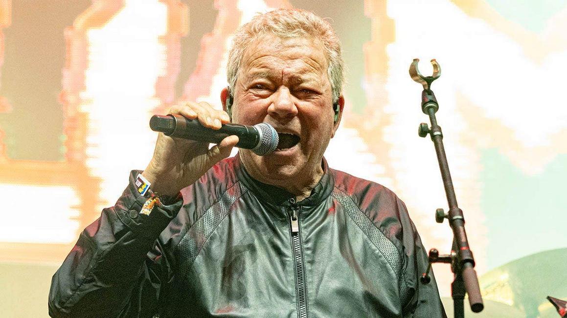 William Shatner, 95 tuổi, giải mã &#8216;Heavy Metal&#8217; với ban nhạc mới