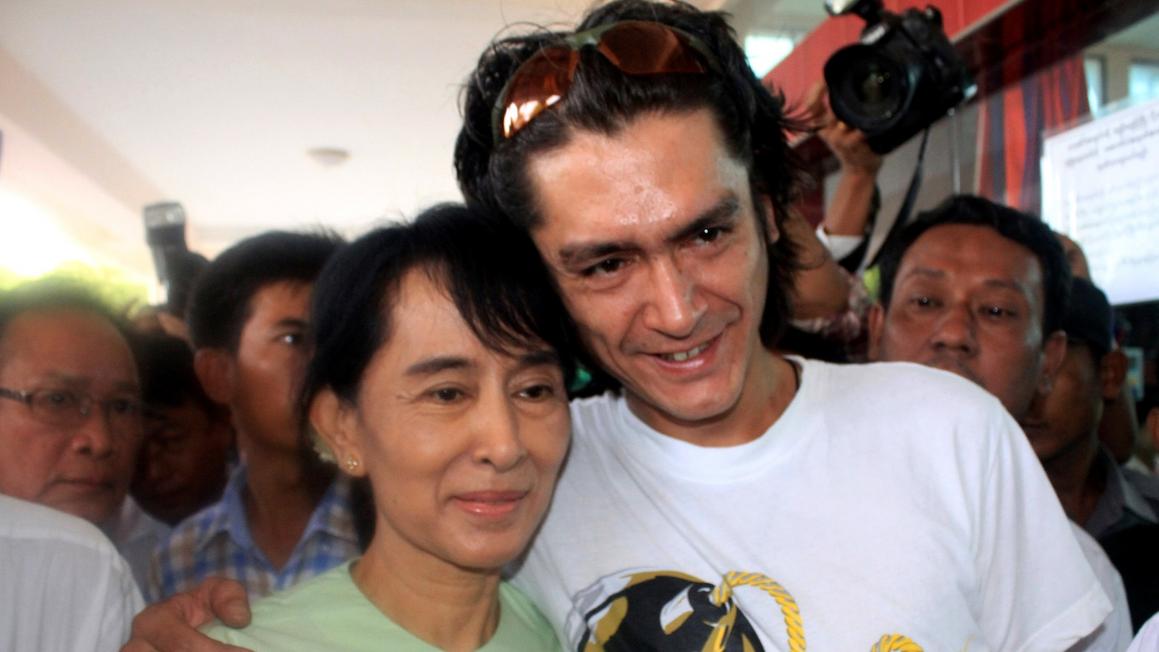Lãnh đạo Myanmar bị giam giữ, bà Aung San Suu Kyi lần đầu nói chuyện với con trai sau 5 năm