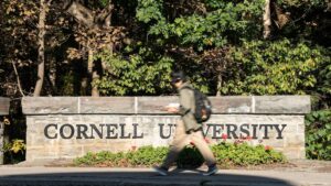 Giảng viên Đại học Cornell bỏ phiếu bất tín nhiệm ban giám hiệu vì xử lý vụ cưỡng hiếp
