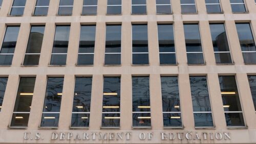 Chính quyền Trump rút lại cuộc chiến pháp lý về chương trình xóa nợ sinh viên