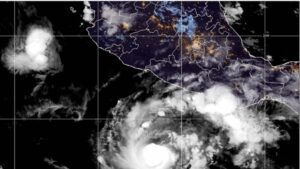 Bão Champi Mạnh Lên, Hướng Về Guam