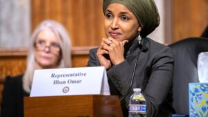 Dân biểu Ilhan Omar tuyên bố sẽ dọn nhà sau khi cơ quan liên bang khám xét