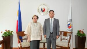 Philippines Triệu Đại Sứ Trung Quốc Phản Đối Lời Nói Đe Dọa Dùng Vũ Lực