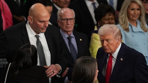 Tổng Thống Donald Trump kêu gọi Thượng Nghị Sĩ John Fetterman đổi đảng sang Cộng Hòa