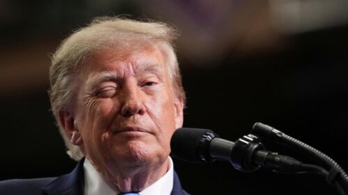 Tổng Thống Donald Trump Hăm Dọa Sẽ Cắt Giúp Đỡ Liên Bang Nếu Không Được Lòng Dân