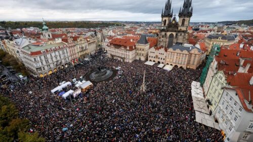 Hàng Ngàn Người Biểu Tình Tại Prague Phản Đối Kế Hoạch Cải Tổ Tài Trợ Truyền Thông Công