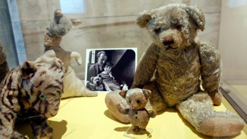 Đại Sứ Quán Anh Bác Tin Đồn Về Việc Winnie-the-Pooh Sẽ Về Nước