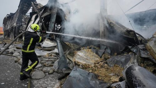 Nga tấn công Ukraine bằng tên lửa và máy bay không người lái