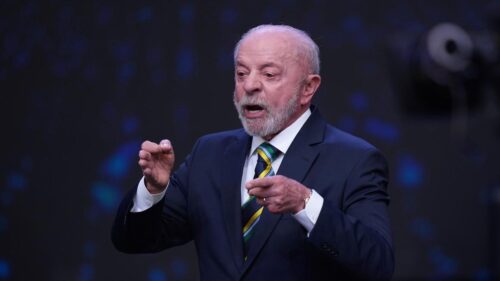 Tổng thống Lula của Brazil Mở Ngân Sách Nhà Nước Để Thu Hút Cử Tri Trong Cuộc Tái Tranh Cử Với Bolsonaro