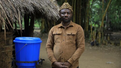 Trưởng làng ở Congo đối mặt với định kiến Ebola ngay cả khi dịch bệnh cướp đi sinh mạng người thân
