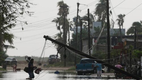 Bão Rachel Mạnh Lên Cấp 2 Ngoài Bờ Biển Thái Bình Dương của Mexico