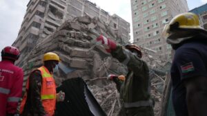 Tìm thấy một người sống sót sau vụ sập nhà ở Kenya, nhiều người vẫn mất tích