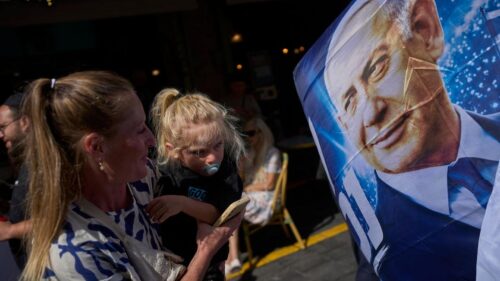 Saudi Arabia Báo Động, Cựu Tùy Viên Ra Tòa Vụ Netanyahu, và Các Diễn Biến Khác ở Trung Đông