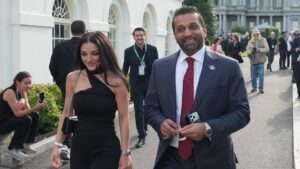 Giám Đốc FBI Kash Patel Đính Hôn Với Bạn Gái Lâu Năm