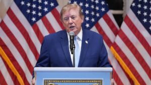 Tổng thống Trump hoãn lệnh trừng phạt Nga mới