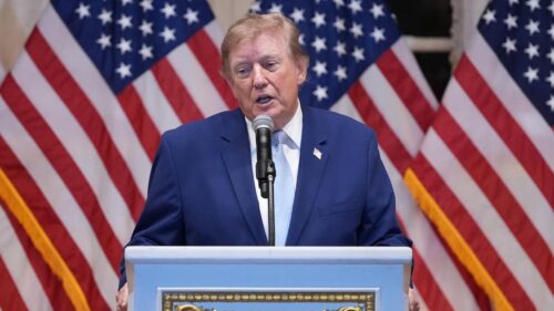 Tổng thống Trump hoãn lệnh trừng phạt Nga mới